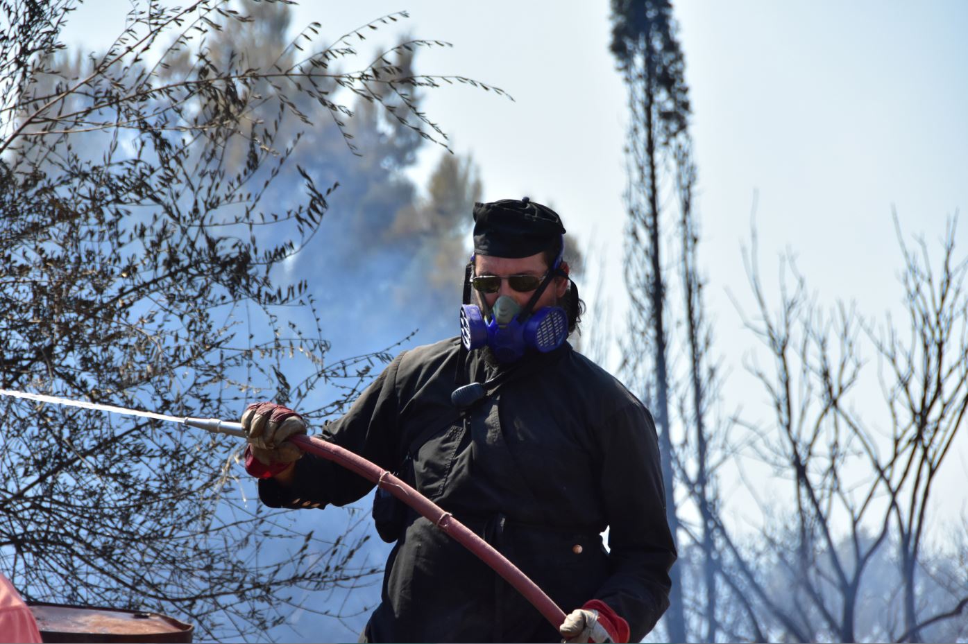 Ιερέας ρίχτηκε στη μάχη με τις φλόγες – ΦΩΤΟ