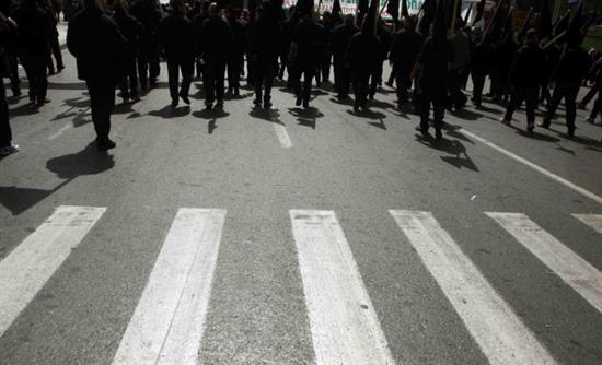 Σε απεργιακό κλοιό η χώρα