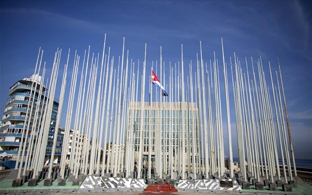 Η σημαία της Κούβας στο αμερικανικό υπουργείο Εξωτερικών