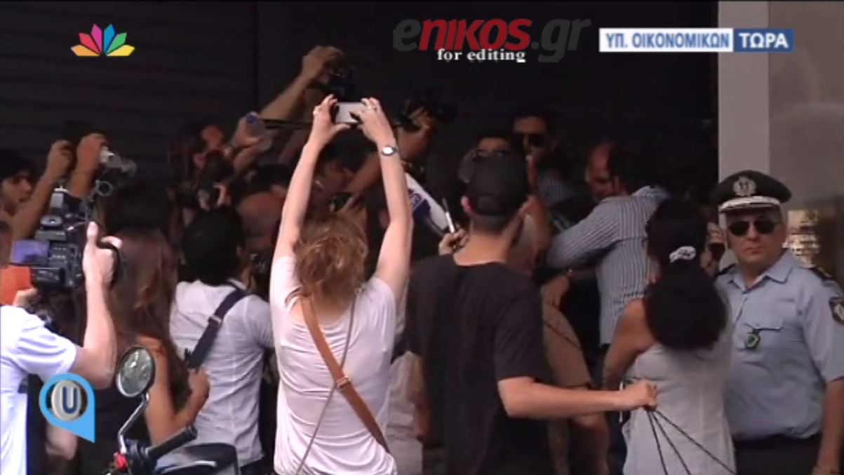 “Ποδοπατήθηκαν” για μια δήλωση του Βαρουφάκη – ΒΙΝΤΕΟ