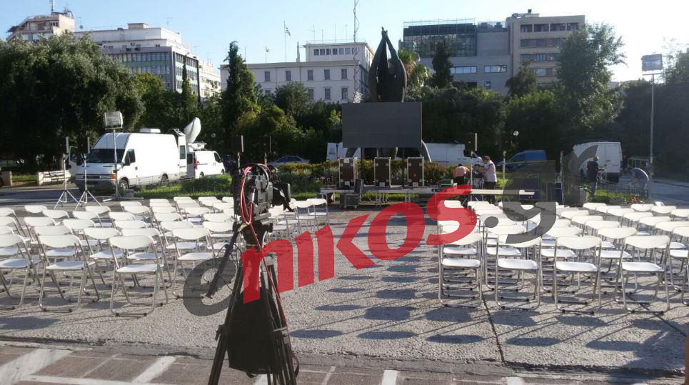 Οι προετοιμασίες στην πλατεία Κλαυθμώνος – ΦΩΤΟ