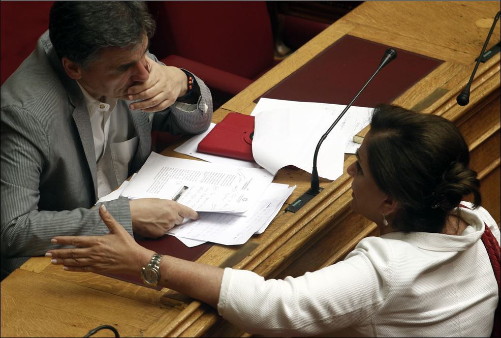 Η Ντόρα συνομιλεί με Τσακαλώτο – Καμμένο – ΦΩΤΟ