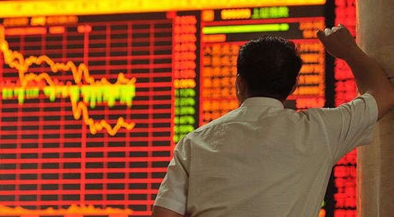 Το κραχ στην Κίνα σοκάρει τον πλανήτη περισσότερο από την Ελλάδα