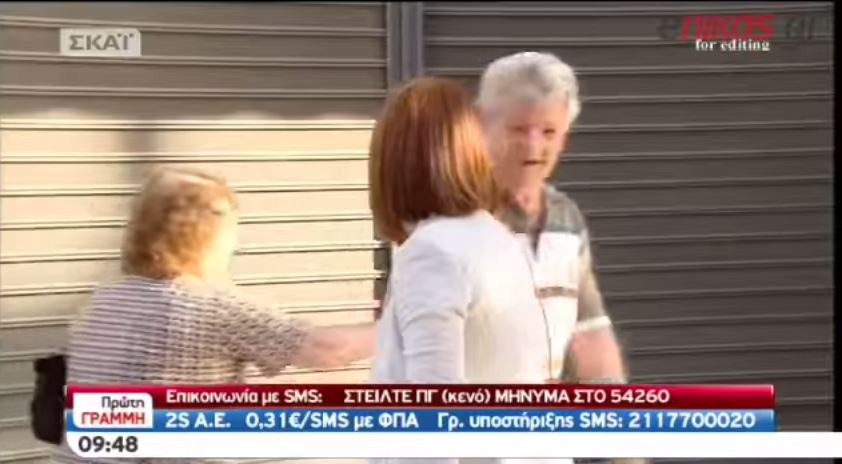 Ο σύζυγος ήθελε να κάνει δηλώσεις. Η σύζυγος όμως… όχι – ΒΙΝΤΕΟ