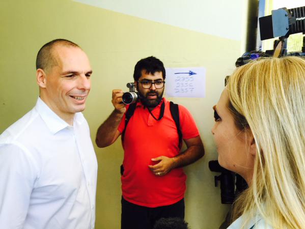 Δημοσιογράφος του sky news: Ο Βαρουφάκης μου είπε ότι κάνω αυθάδεις ερωτήσεις