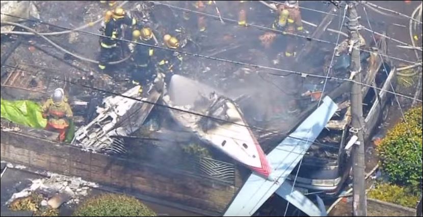 Συνετρίβη μικρό αεροσκάφος με τουρίστες σε κατοικημένη περιοχή στο Τόκιο – BINTEO