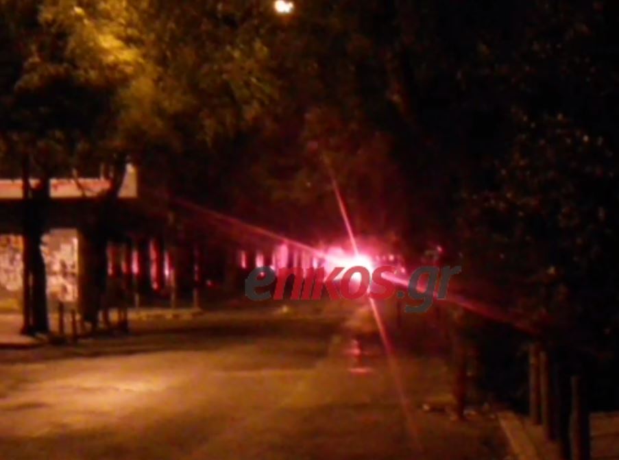 Μολότοφ, πέτρες και φωτοβολίδες στα Εξάρχεια – ΒΙΝΤΕΟ – ΤΩΡΑ