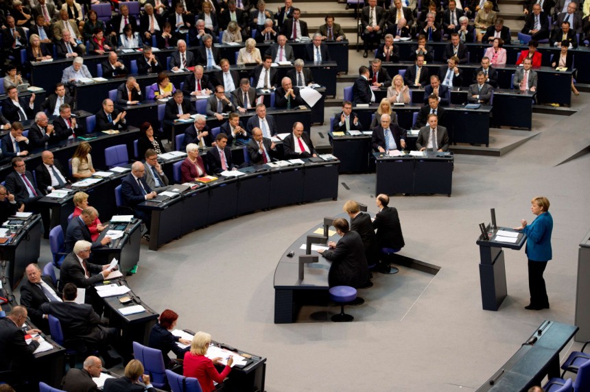 Η γερμανική βουλή ψηφίζει για την Ελλάδα-Η Μέρκελ στηρίζει το Grexit του Σόιμπλε