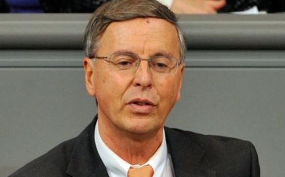 Γερμανός βουλευτής παραιτείται διαμαρτυρόμενος για τη διασωση της Ελλάδας