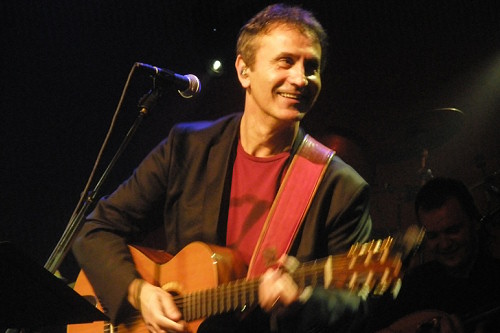 Ο Νταλάρας τραγουδάει Μίκη Θεοδωράκη