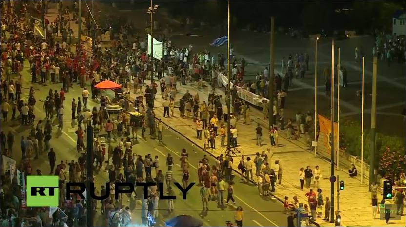 ΖΩΝΤΑΝΑ- Η συγκέντρωση του ΠΑΜΕ στο Σύνταγμα