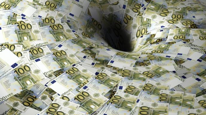 Δημοσιονομικό κενό έως 6 δισ. ευρώ το 2015-2017