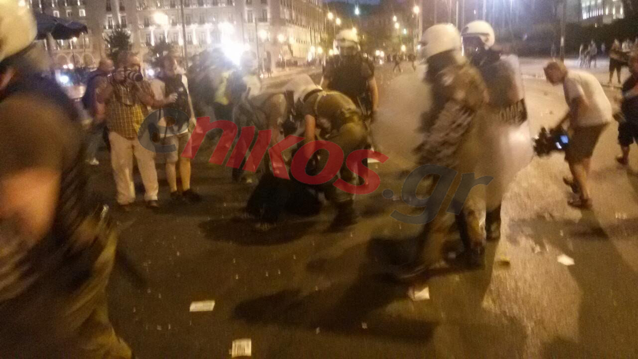 Προσαγωγές για τα επεισόδια στο Σύνταγμα – ΦΩΤΟ