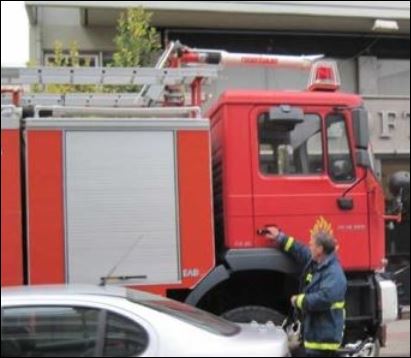 Φωτιά σε αντιπροσωπεία πολυτελών αυτοκινήτων