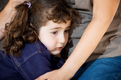 7 σημάδια ότι κάτι φοβάται το παιδί σου