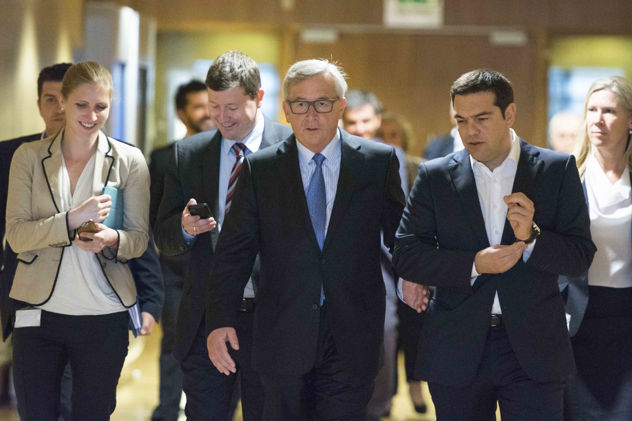 Γιούνκερ στην Politico: Μας χώριζαν 60 εκατ. ευρώ για συμφωνία