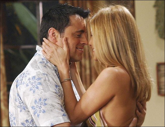 Η Τζένιφερ Άνιστον απατούσε τον Μπραντ Πιτ με τον… Τζόι;