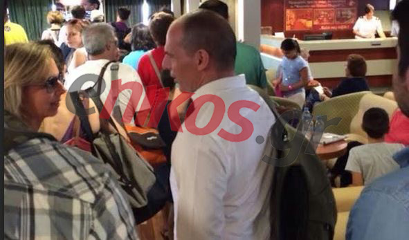 Ο Βαρουφάκης στο πλοίο για την Αίγινα – ΦΩΤΟ