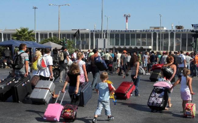 Deutsche Welle: Πιστοί στην Ελλάδα οι Γερμανοί τουρίστες