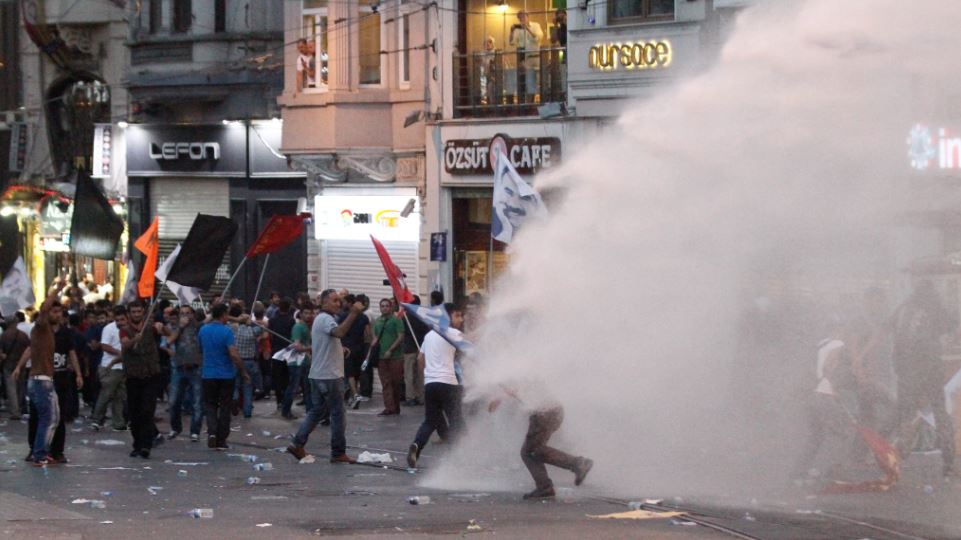 Τουρκία – Δακρυγόνα στη διαδήλωση για την έκρηξη στο Σουρούτς