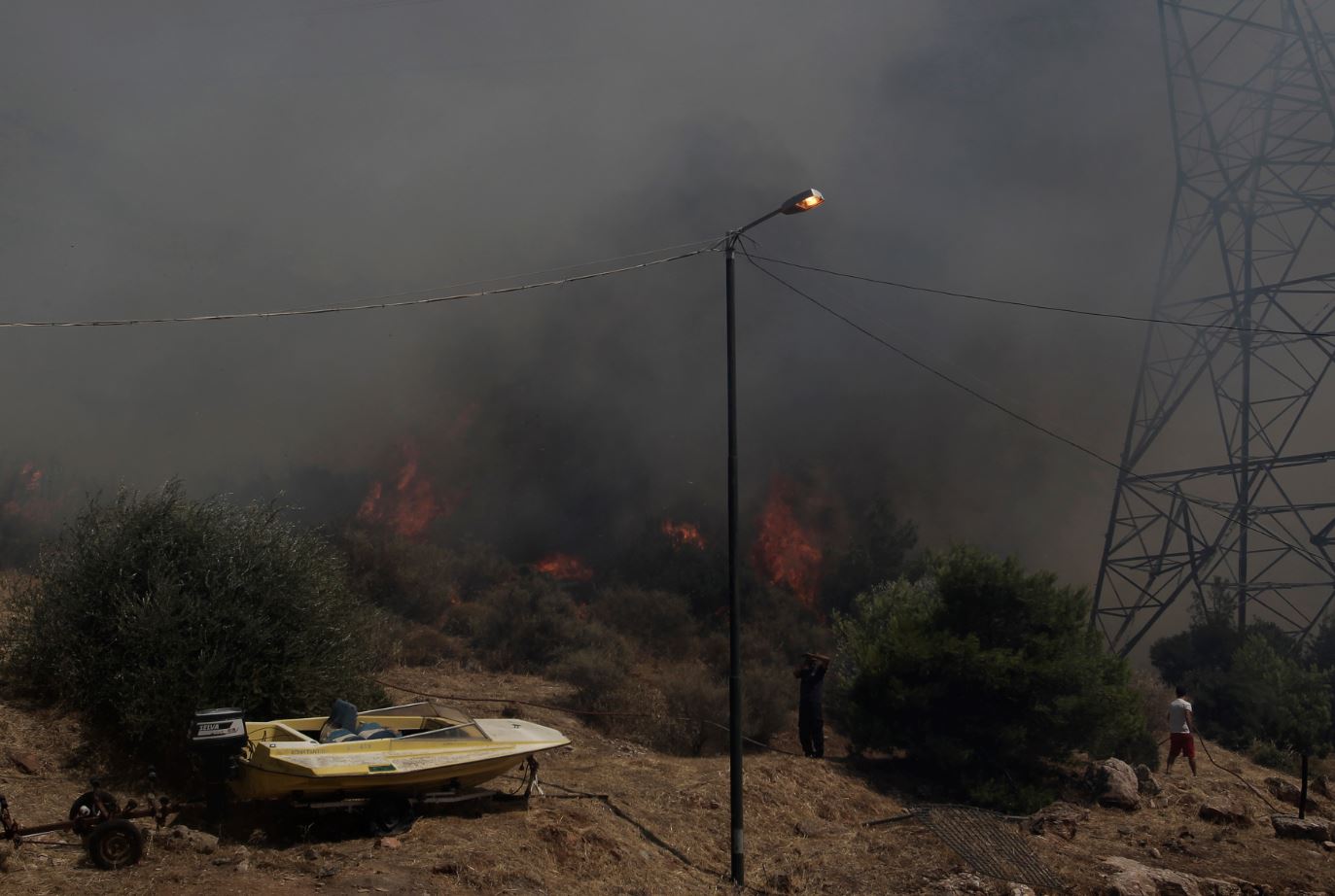 Συνεχίζεται ο εφιάλτης στη Νεάπολη Λακωνίας – Αναζωπυρώθηκε η φωτιά