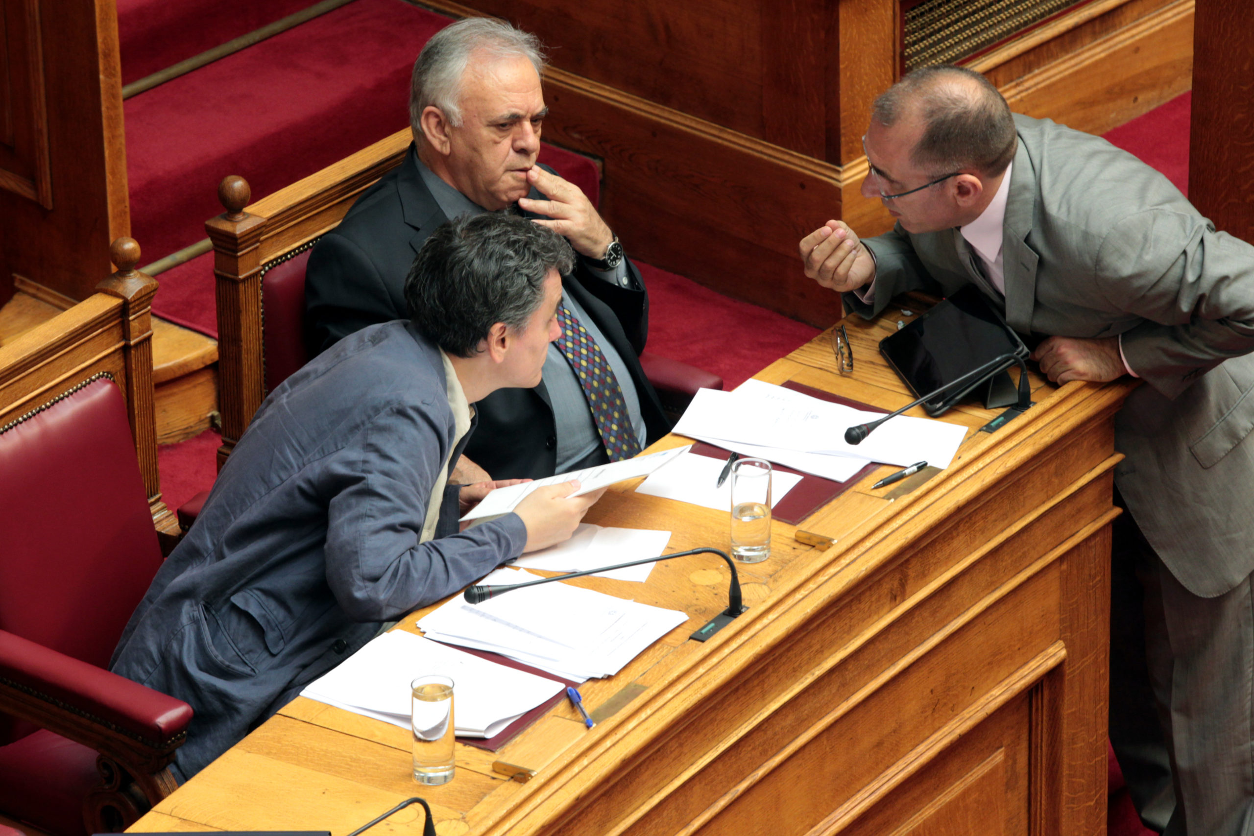 Τα …πηγαδάκια του Τσακαλώτου – ΦΩΤΟ