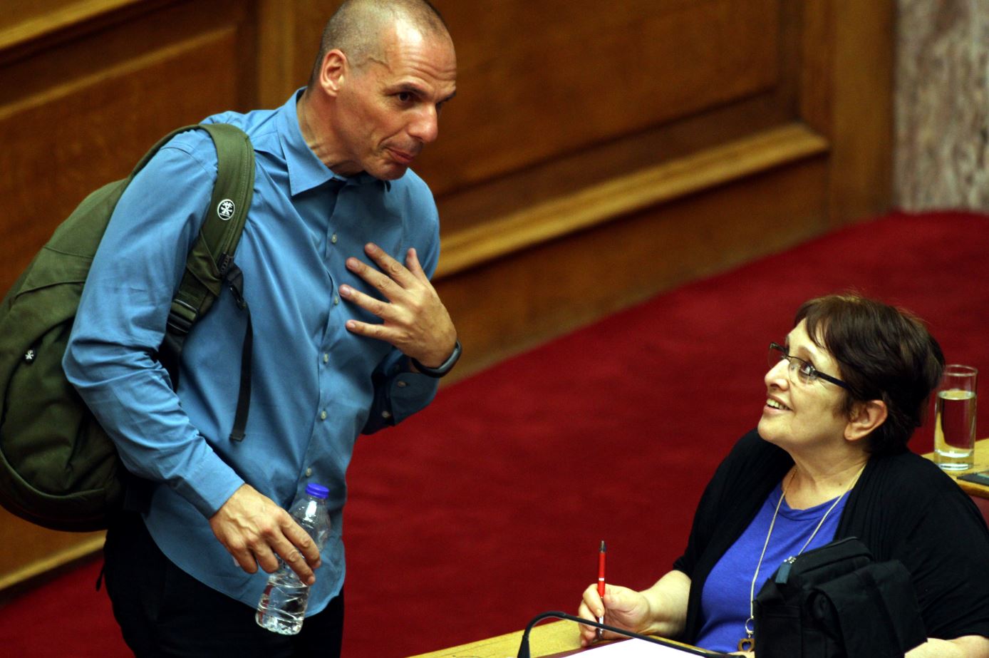 Η συνομιλία του Βαρουφάκη με την Παπαρήγα – ΦΩΤΟ