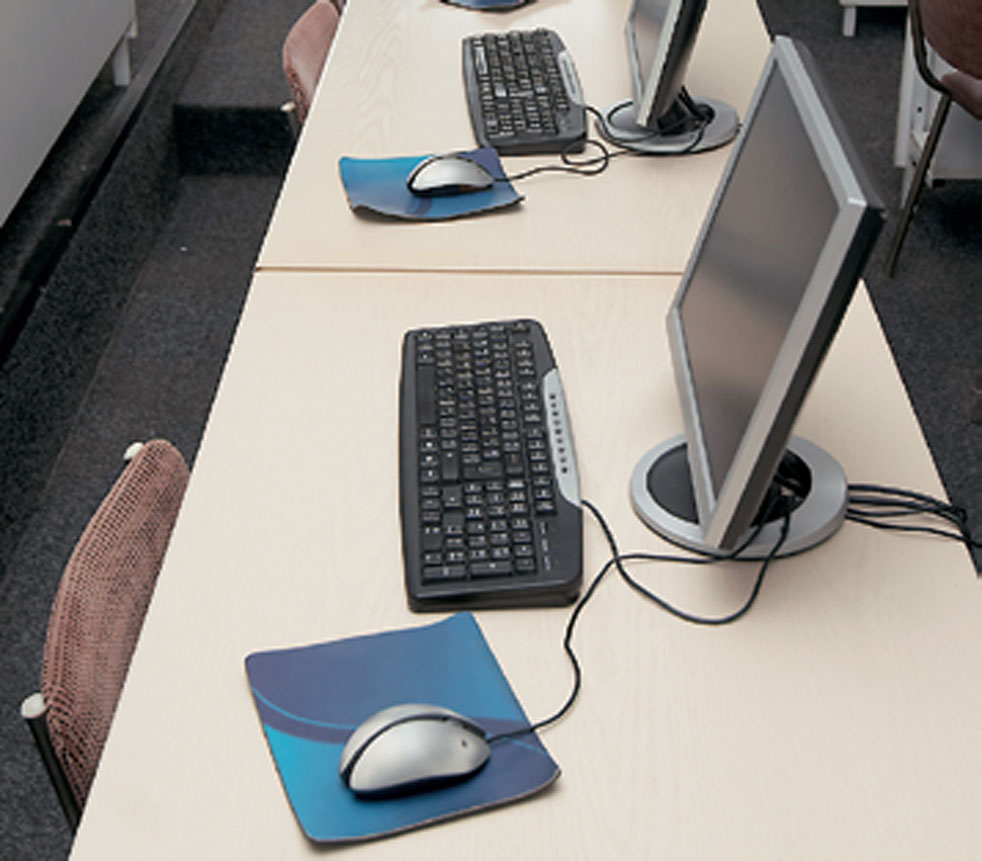 Σε υποχρεωτική αργία χιλιάδες εργαζόμενοι