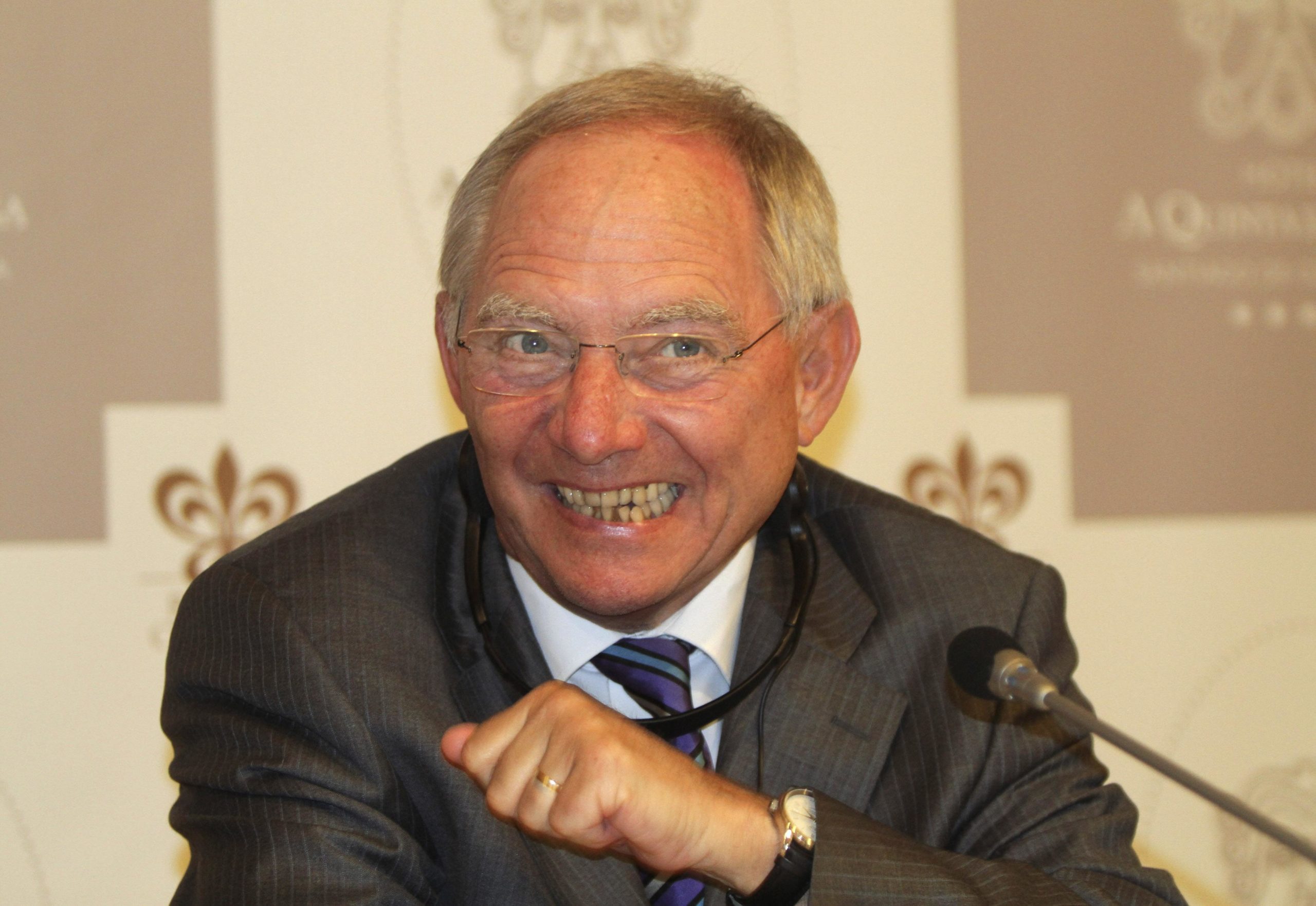 Ανοιχτό αφήνει το ενδεχόμενο παραίτησης ο Σόιμπλε