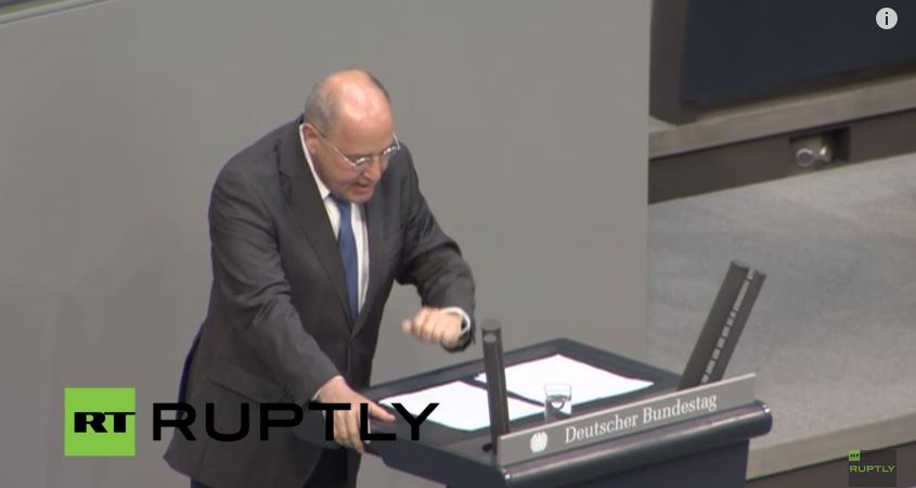 Γκίζι: Κύριε Σόιμπλε καταστρέφετε την ευρωπαϊκή ιδέα