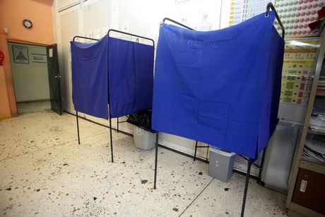 Με μία ώρα καθυστέρηση άνοιξε εκλογικό τμήμα στη Ναυπακτία