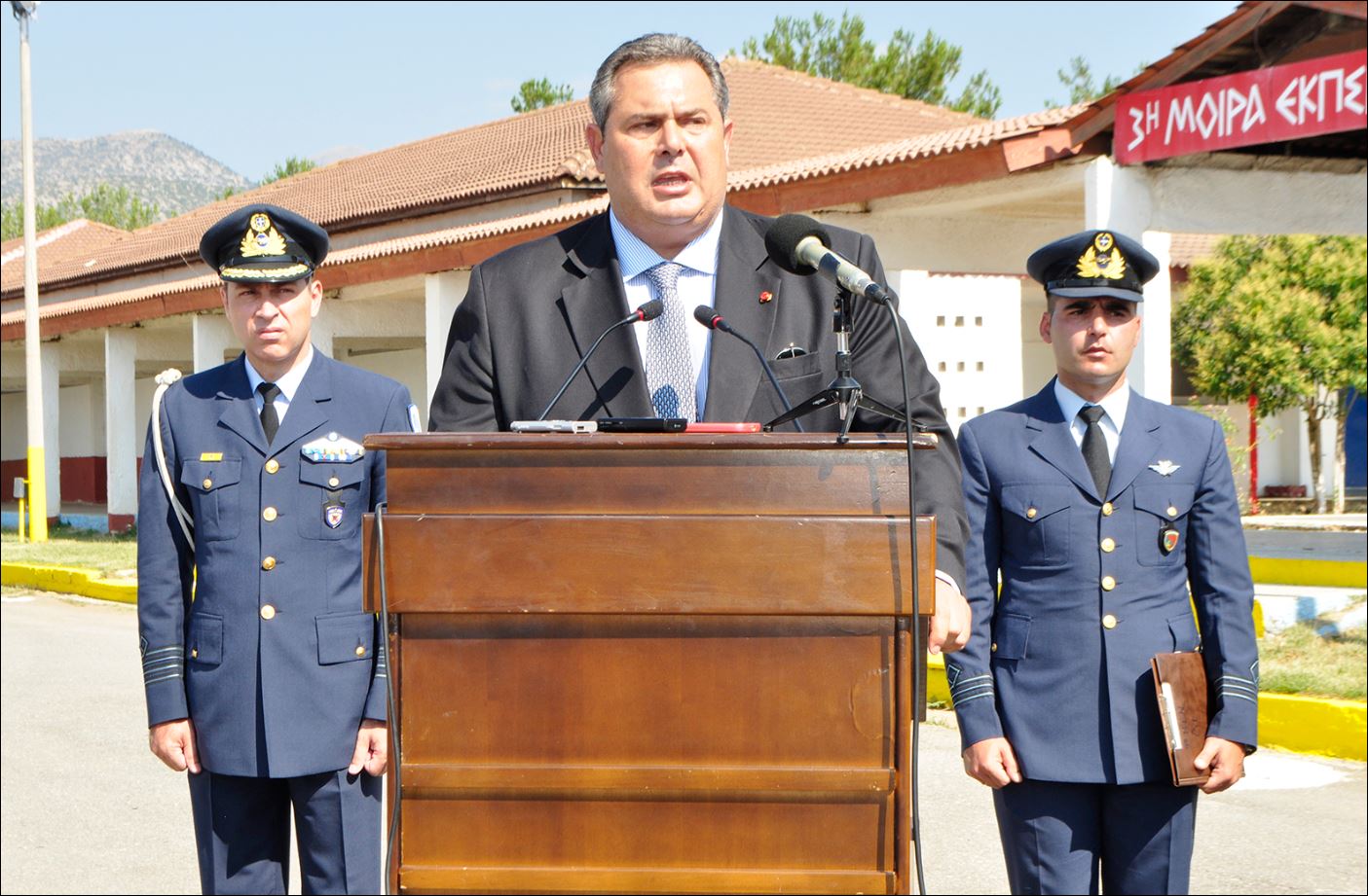 Καμμένος: Υπό εξέταση η εθελοντική στράτευση των γυναικών