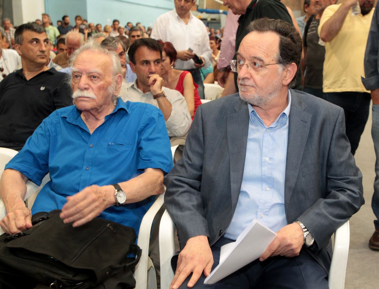 Η θερμή χειραψία Γλέζου-Λαφαζάνη – ΦΩΤΟ