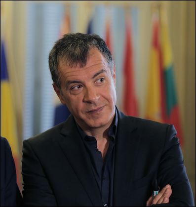 Θεοδωράκης: Δίνουμε τη μάχη των μαχών για να παραμείνει η Ελλάδα στην Ευρώπη