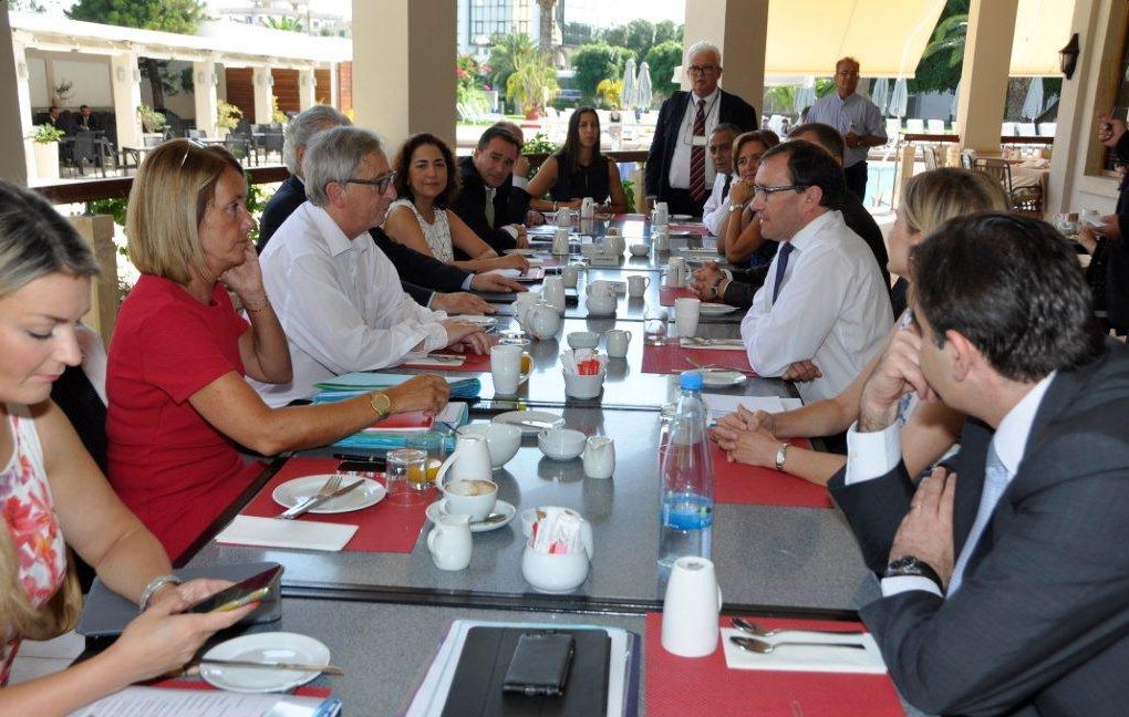 Κυπριακό… τραπέζι στον Γιούνκερ