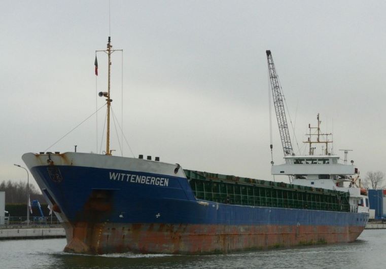 Φορτηγό πλοίο προσάραξε κοντά στα Κύθηρα