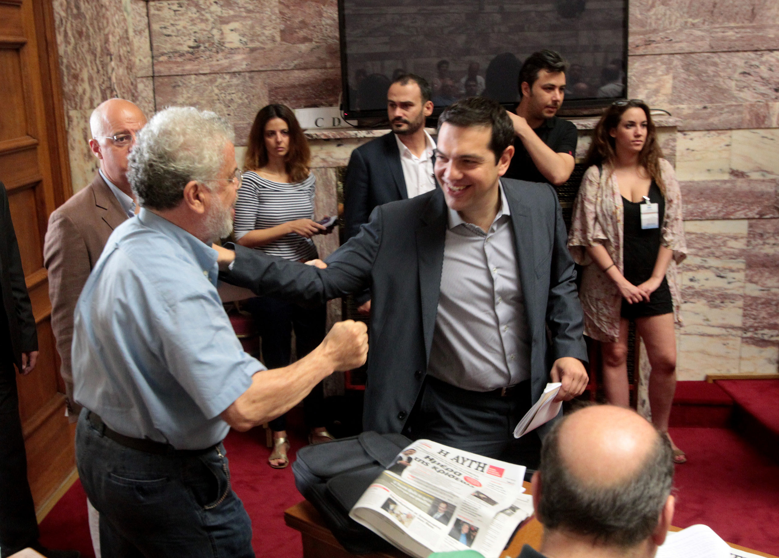 Τσίπρας: Δεν πήραμε εντολή εξόδου από την ευρωζώνη – Δεν θα γίνω Παπαδήμος – ΒΙΝΤΕΟ