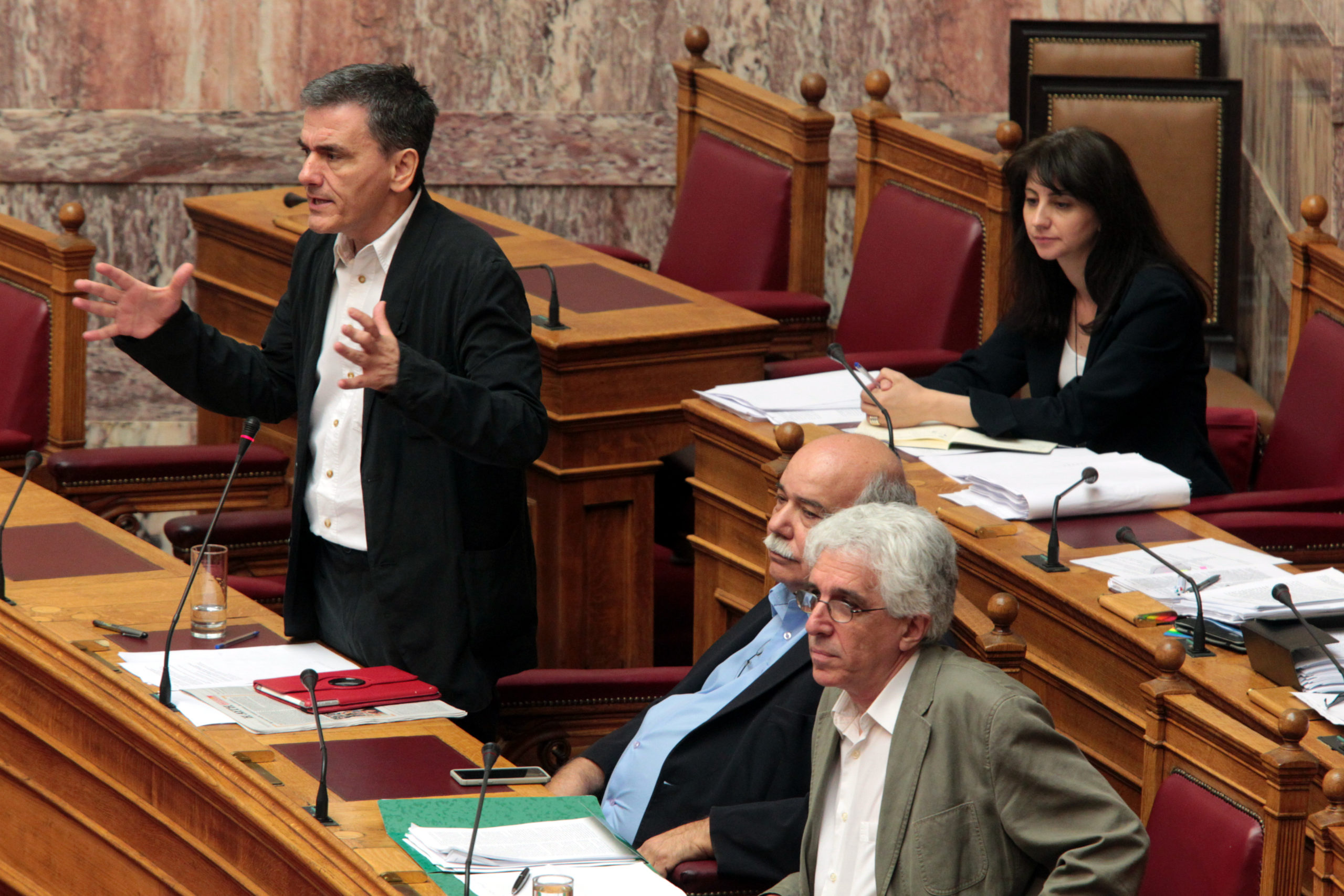 Ο Τσακαλώτος για τη διάταξη που αφορά τους καταθέτες