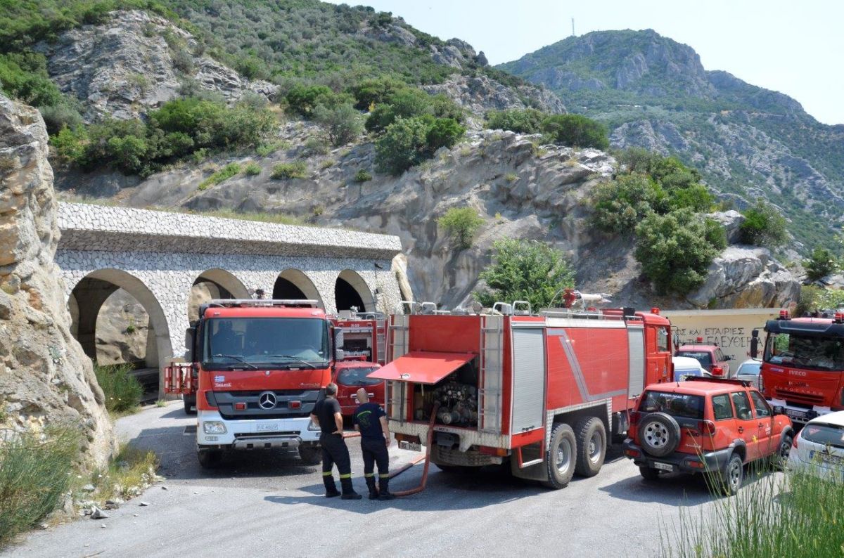 ΦΩΤΟ από τον “πύρινο εφιάλτη” στα βαγόνια του ΟΣΕ
