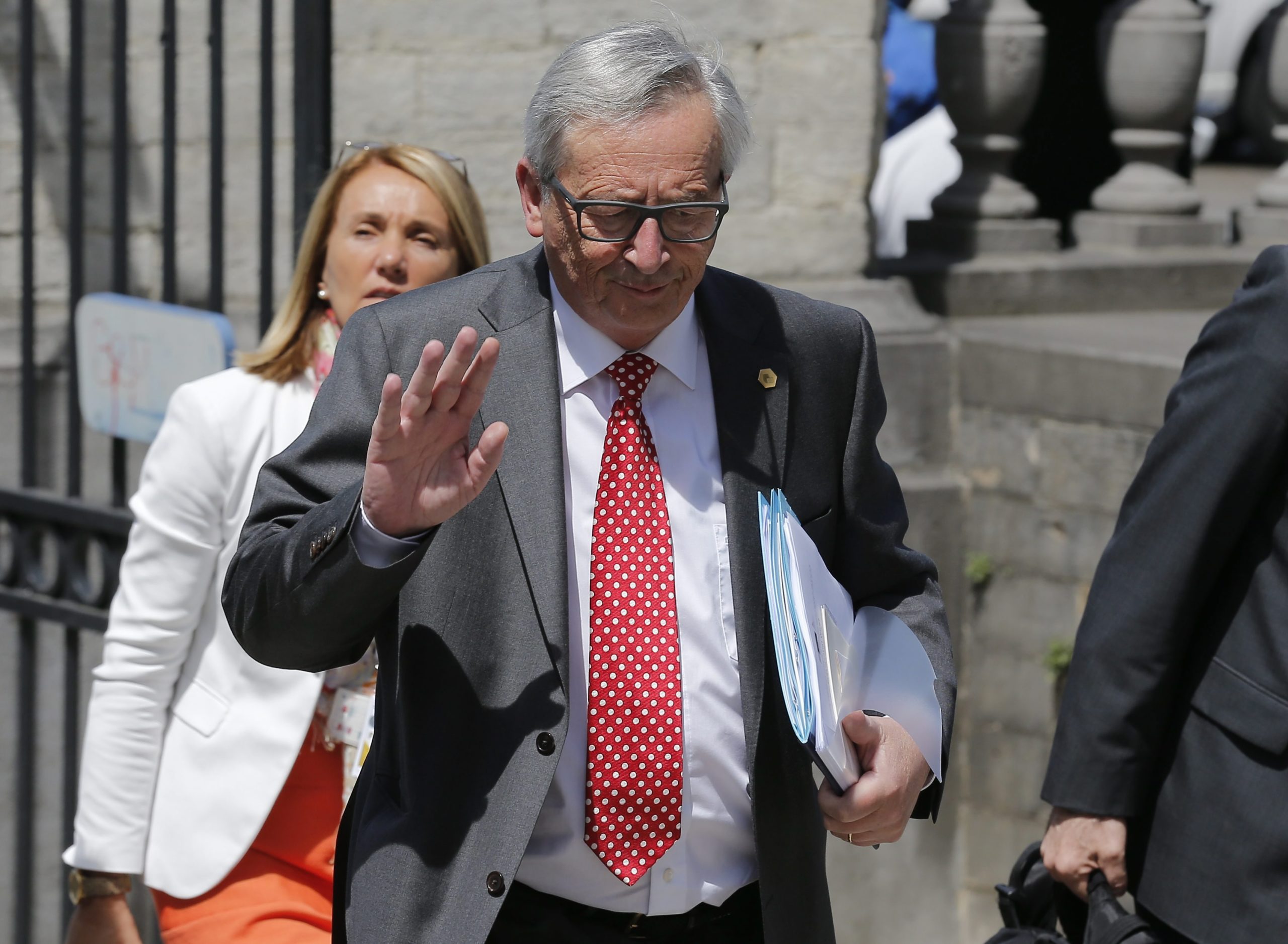 Παρών και ο Γιούνκερ στη συνάντηση Τσίπρα – Μέρκελ-Ολάντ