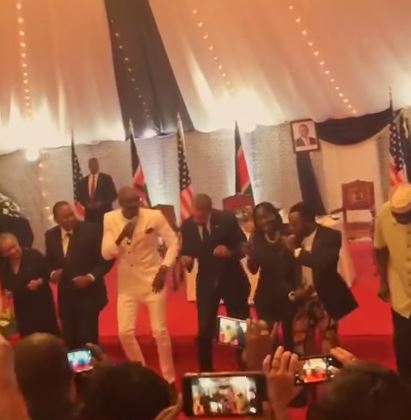 Ο χορός του Ομπάμα στην Κένυα – ΒΙΝΤΕΟ