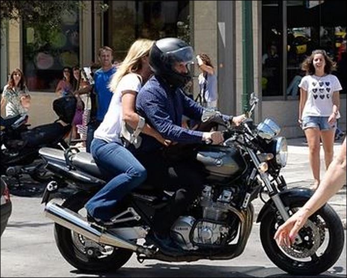 Guardian: Ο Βαρουφάκης ξέρει πώς να κάνει μία έξοδο – ΦΩΤΟ