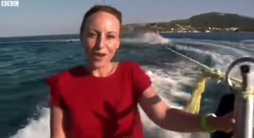 BBC: Αν θέλετε να βοηθήσετε την Ελλάδα, ελάτε στο Φαληράκι – ΒΙΝΤΕΟ