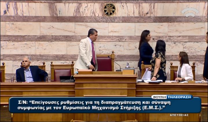 Κατέβηκε από την έδρα η Κωνσταντοπούλου – Συνεχίζει ο Μητρόπουλος