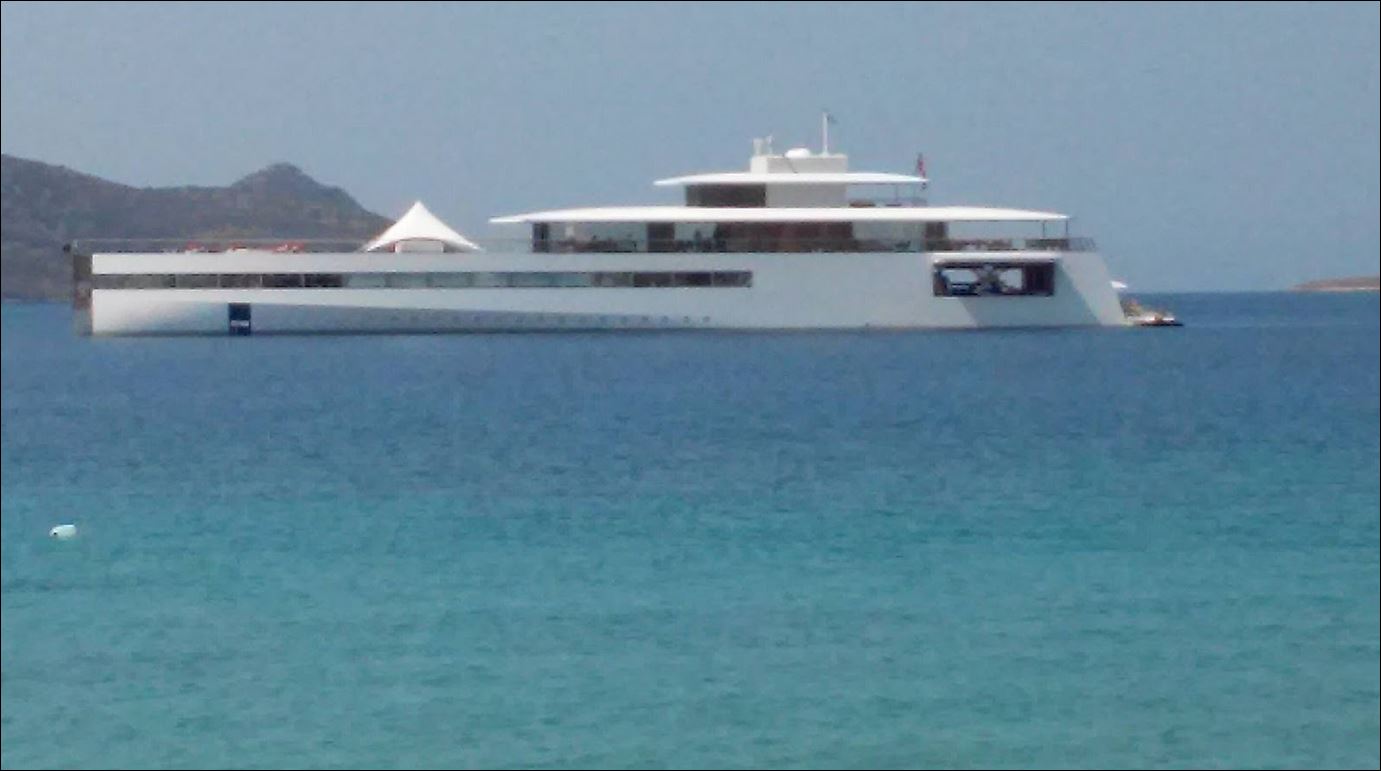 Η εντυπωσιακή θαλαμηγός του Steve Jobs έδεσε στη Σάμο – ΦΩΤΟ