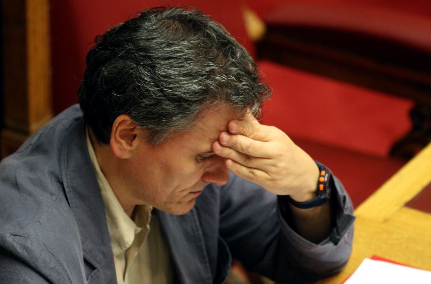 Προβληματισμένος ο Τσακαλώτος – ΦΩΤΟ