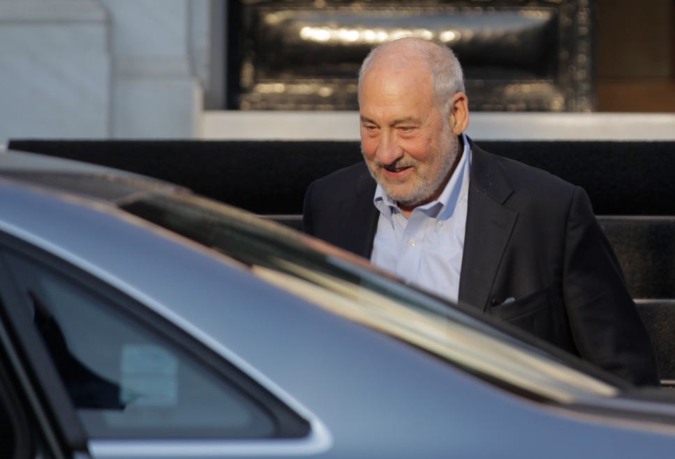 Συνάντηση με τον Πρωθυπουργό είχε ο Στίγκλιτς – ΦΩΤΟ