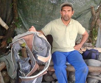 Νέο εύρημα στην περιοχή των ερευνών για το Boeing της Malaysia, μία διαλυμένη βαλίτσα – ΦΩΤΟ