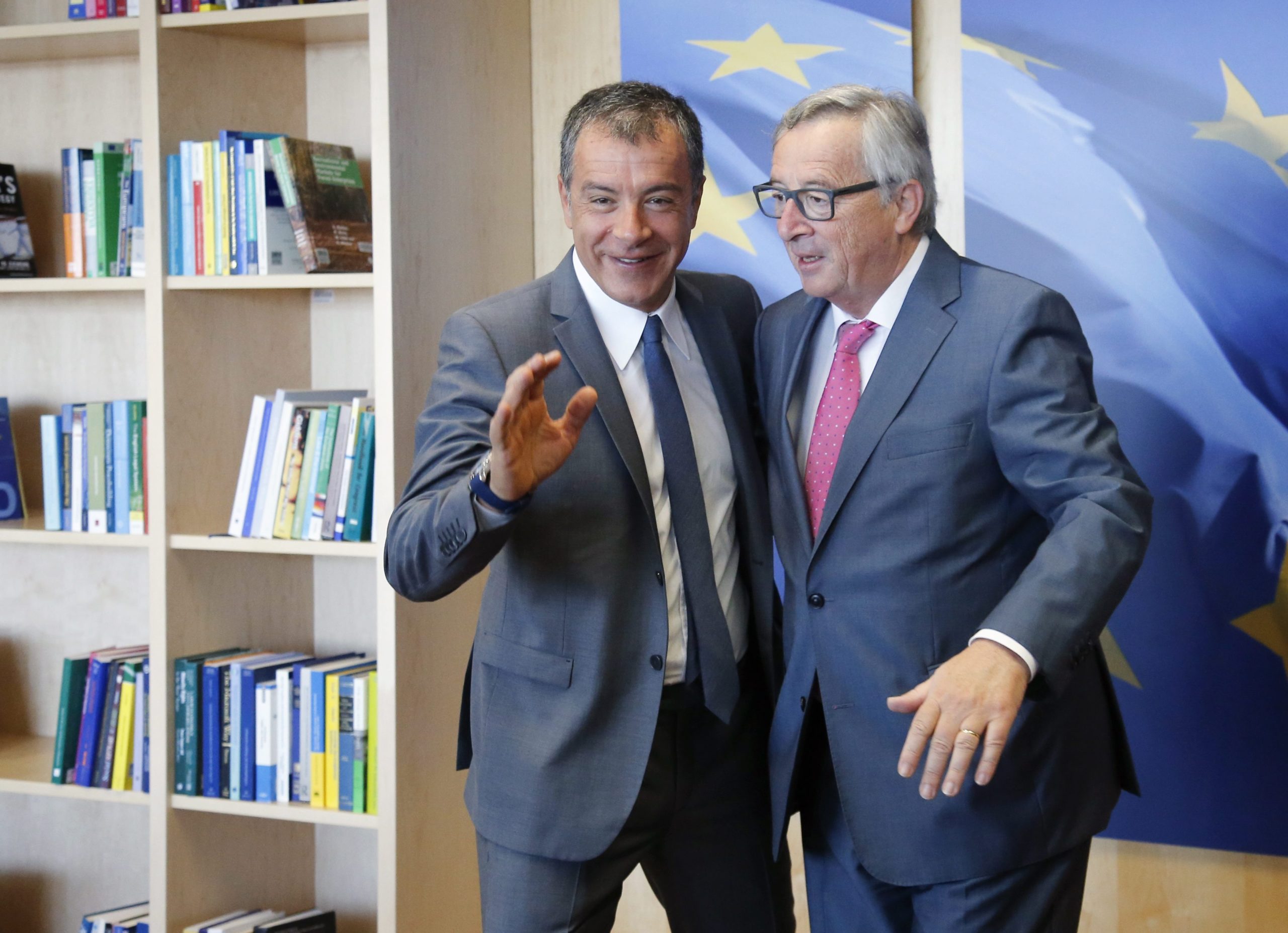 Τα χαμόγελα Θεοδωράκη- Γιούνκερ – ΦΩΤΟ