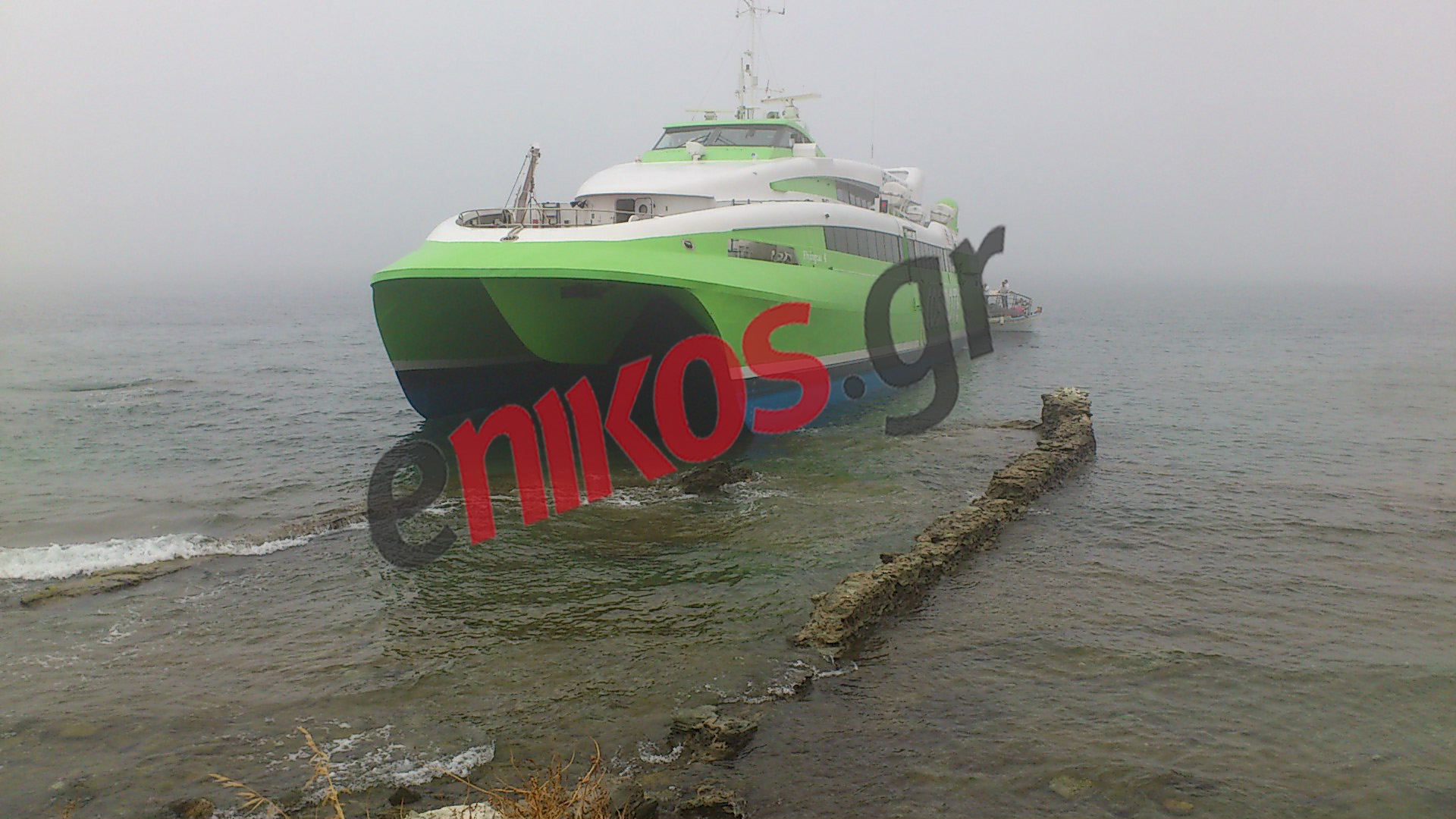 Το καταμαράν έξω από το λιμάνι της Τήνου – ΦΩΤΟ